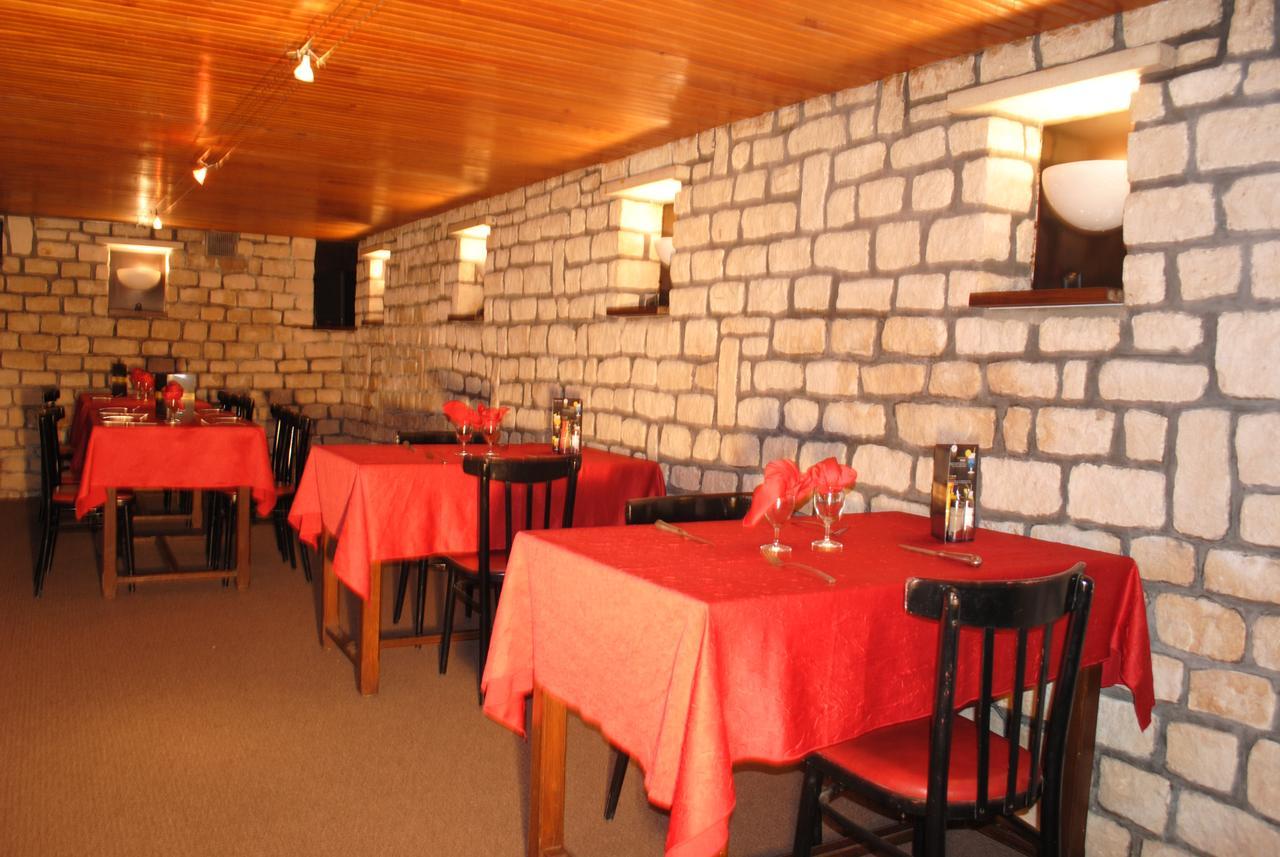 Taverne De La Paix La Ferte-Mace Esterno foto
