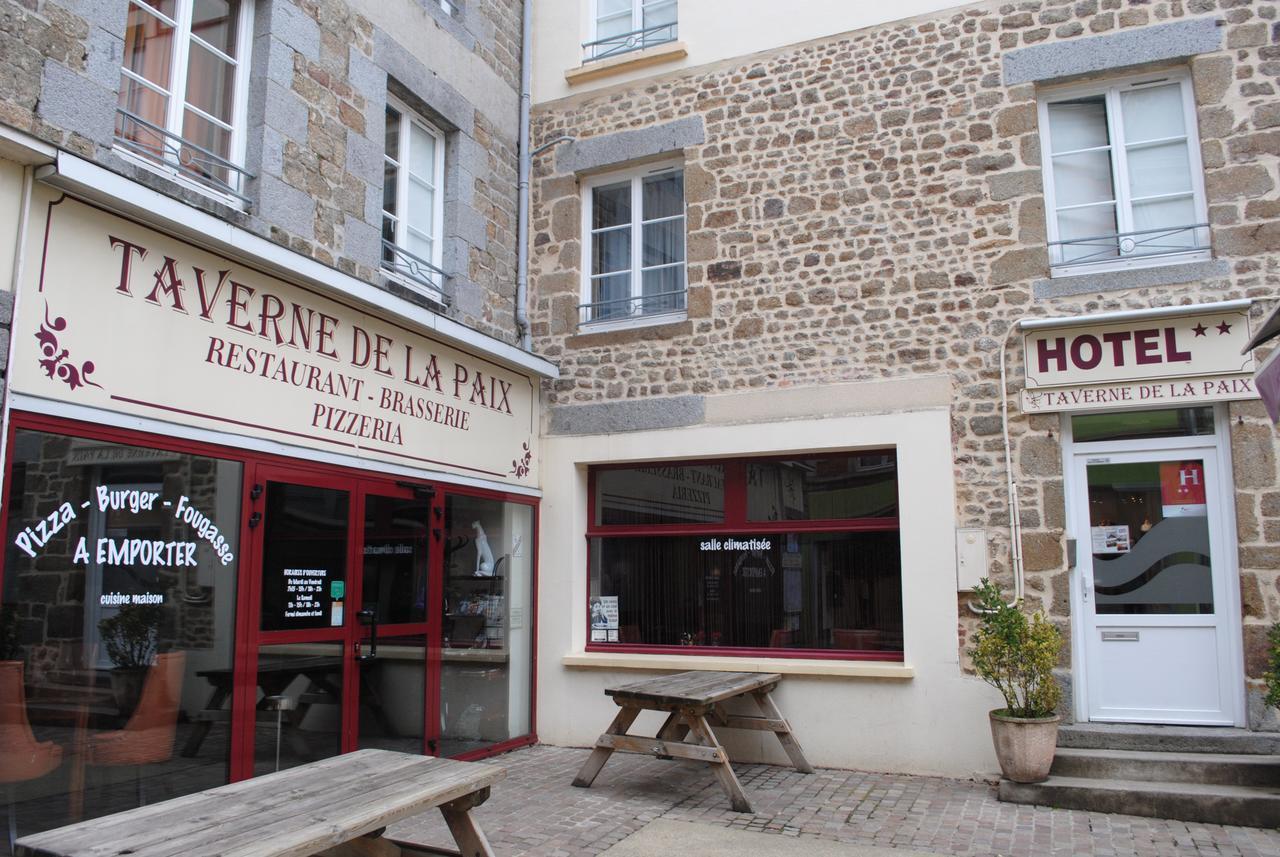 Taverne De La Paix La Ferte-Mace Esterno foto