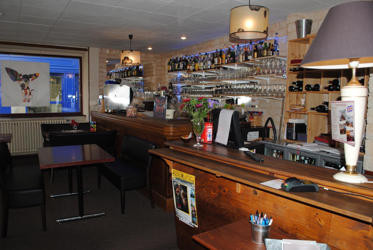 Taverne De La Paix La Ferte-Mace Esterno foto